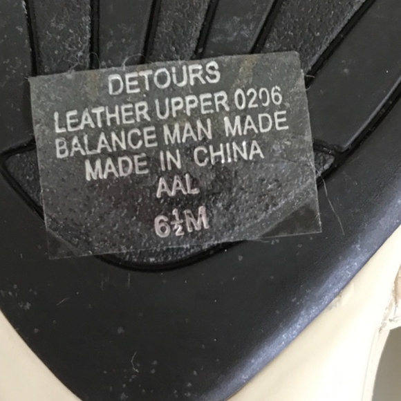 EASY SPIRIT Strappy Kitten Heel Comfort Sandals Slip On Cream Women’s Size 6.5 - Picture 12 of 14